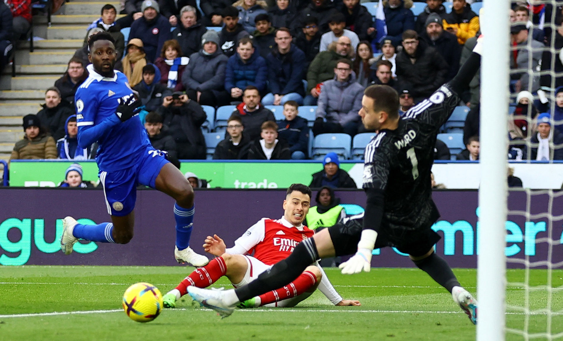 并为俱乐部 并为俱乐部